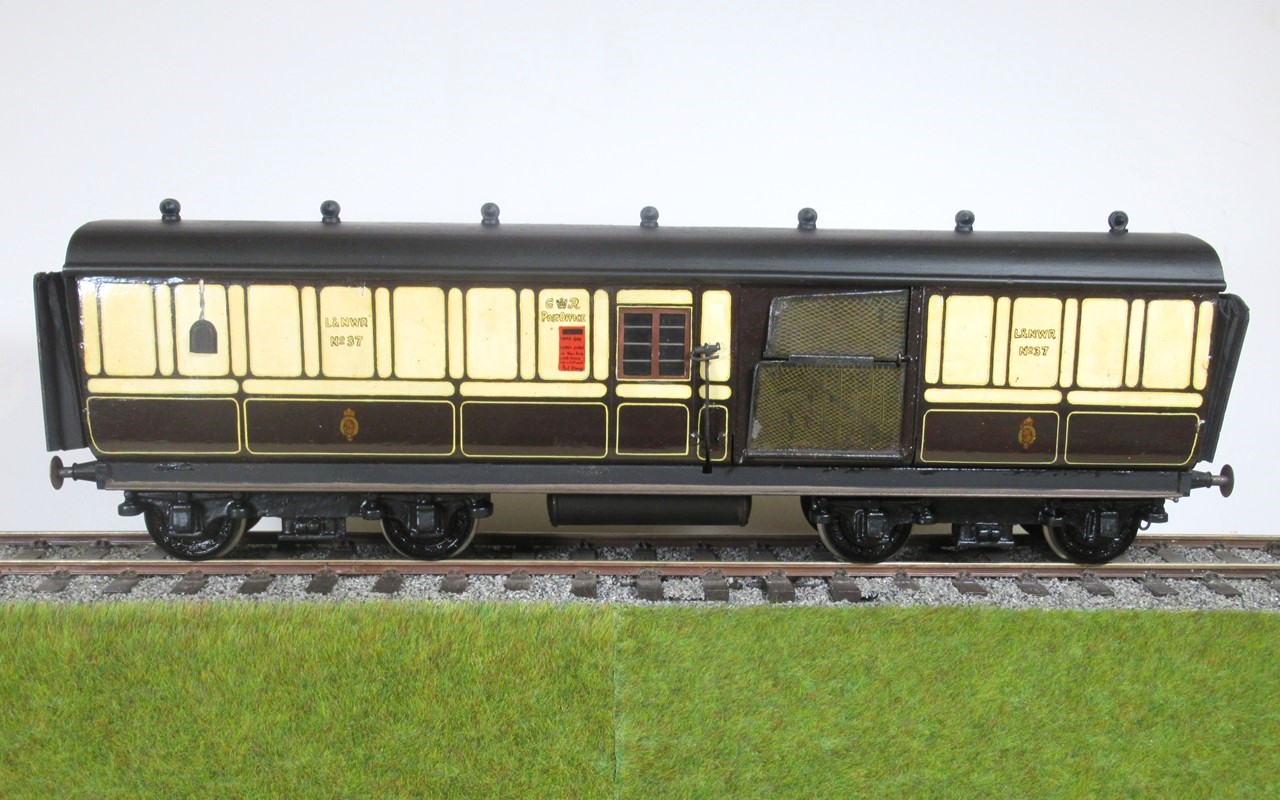 Rake of five tinplate L&NWR TPO Vans, LNWR plum & spilt milk, sprung buffers, compensated bogies, 10mm scale.