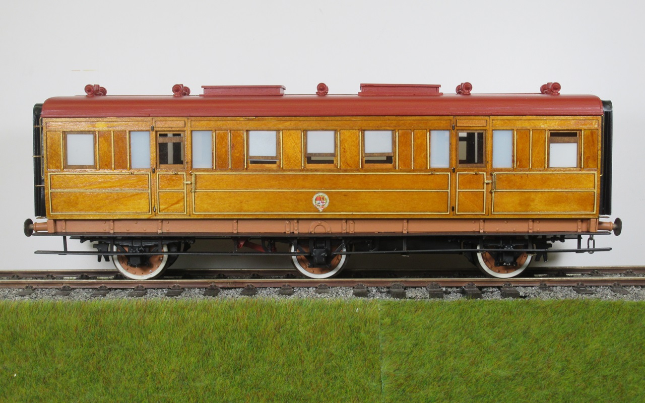 Eight Fareham Carriage Works GNR coaches, The First Scottish Dining Train in teak livery, 10mm scale, brand new